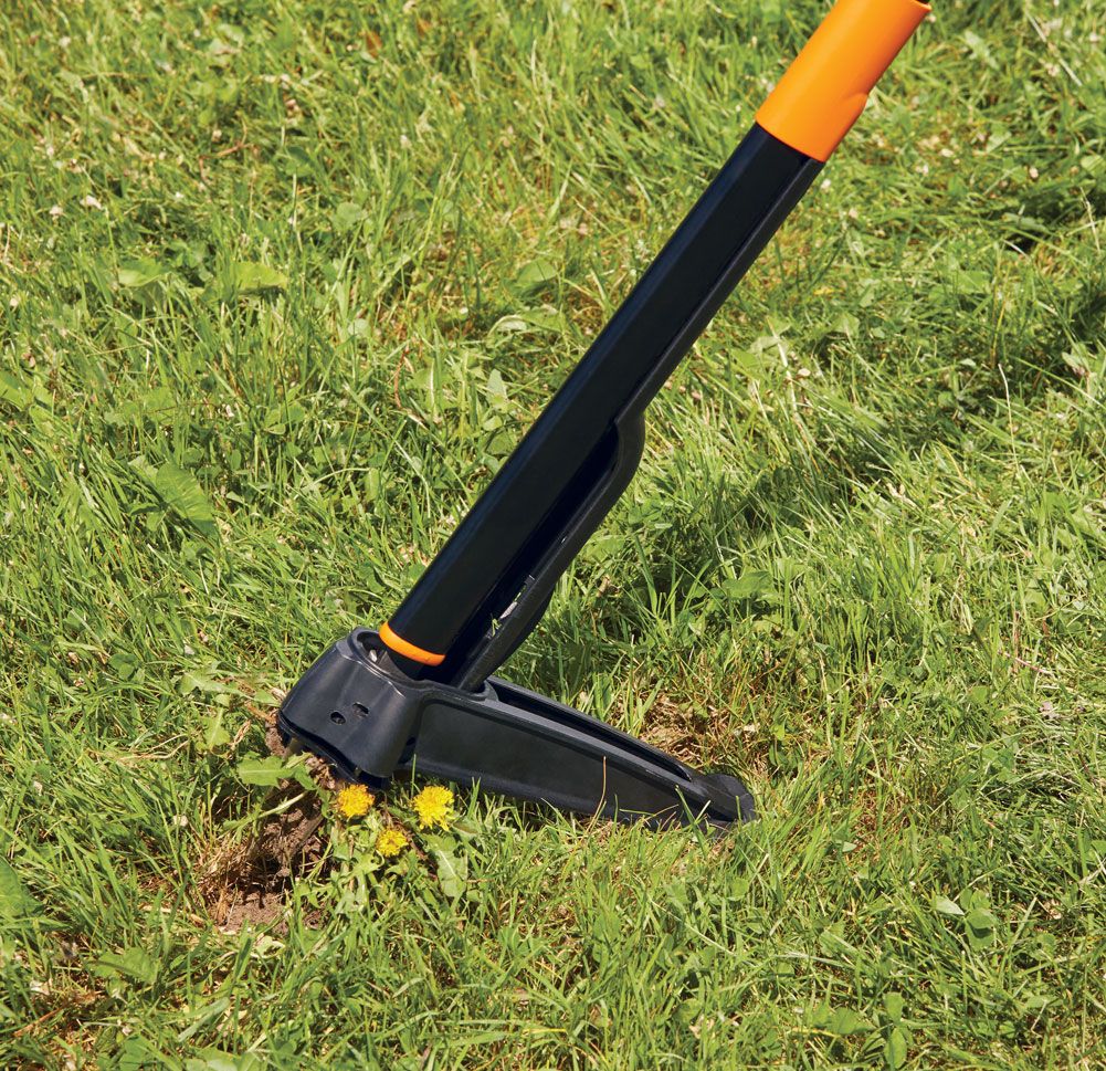 Fiskars 4-Claw Deluxe Stand-Up Weeder