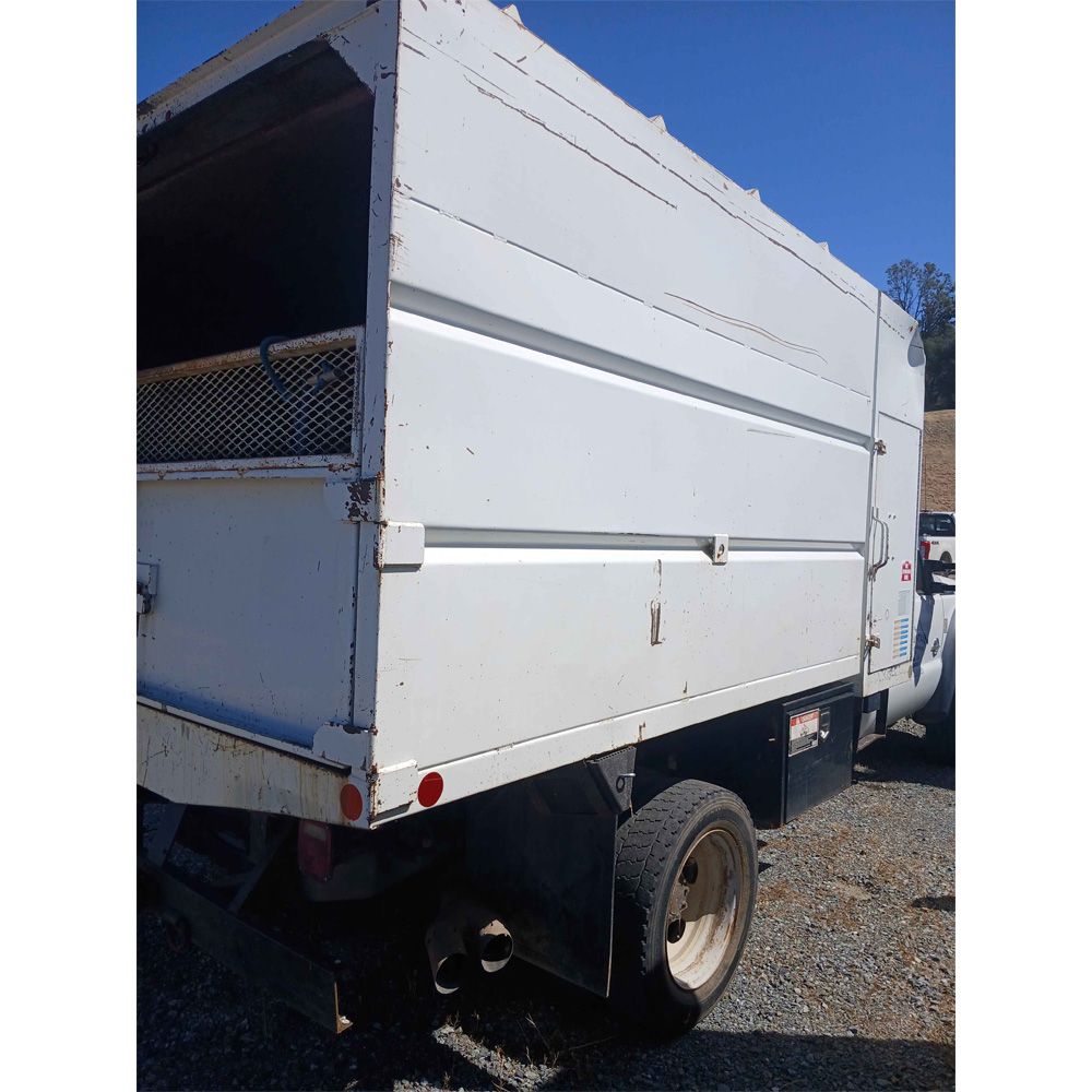 Ford F-550 Single Cab 4x4 Chip Truck – 2015 – 6.7L Diesel – 11' Chip Body