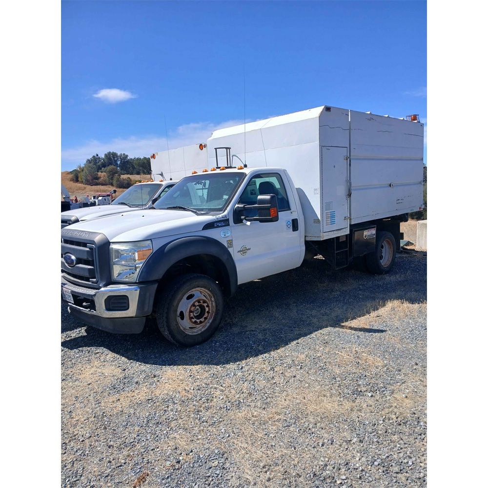 Ford F-550 Single Cab 4x4 Chip Truck – 2015 – 6.7L Diesel – 11' Chip Body