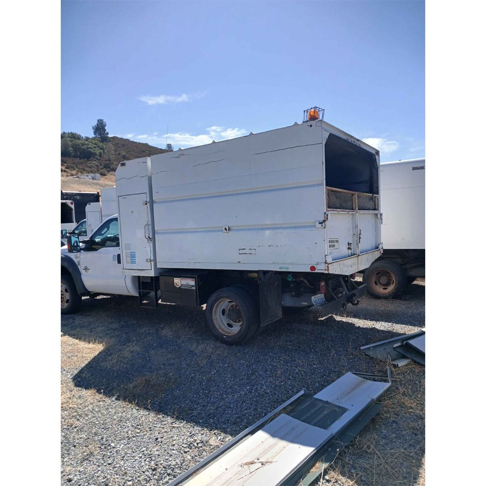 Ford F-550 Single Cab 4x4 Chip Truck – 2015 – 6.7L Diesel – 11' Chip Body